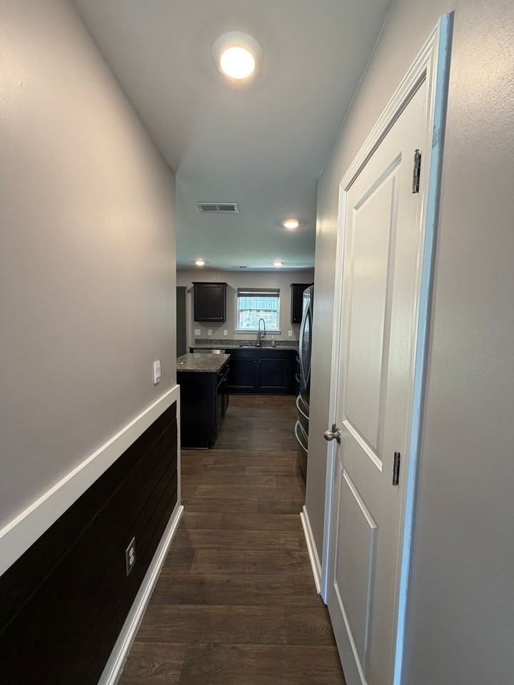 220 Roper St - Photo 6 of 33