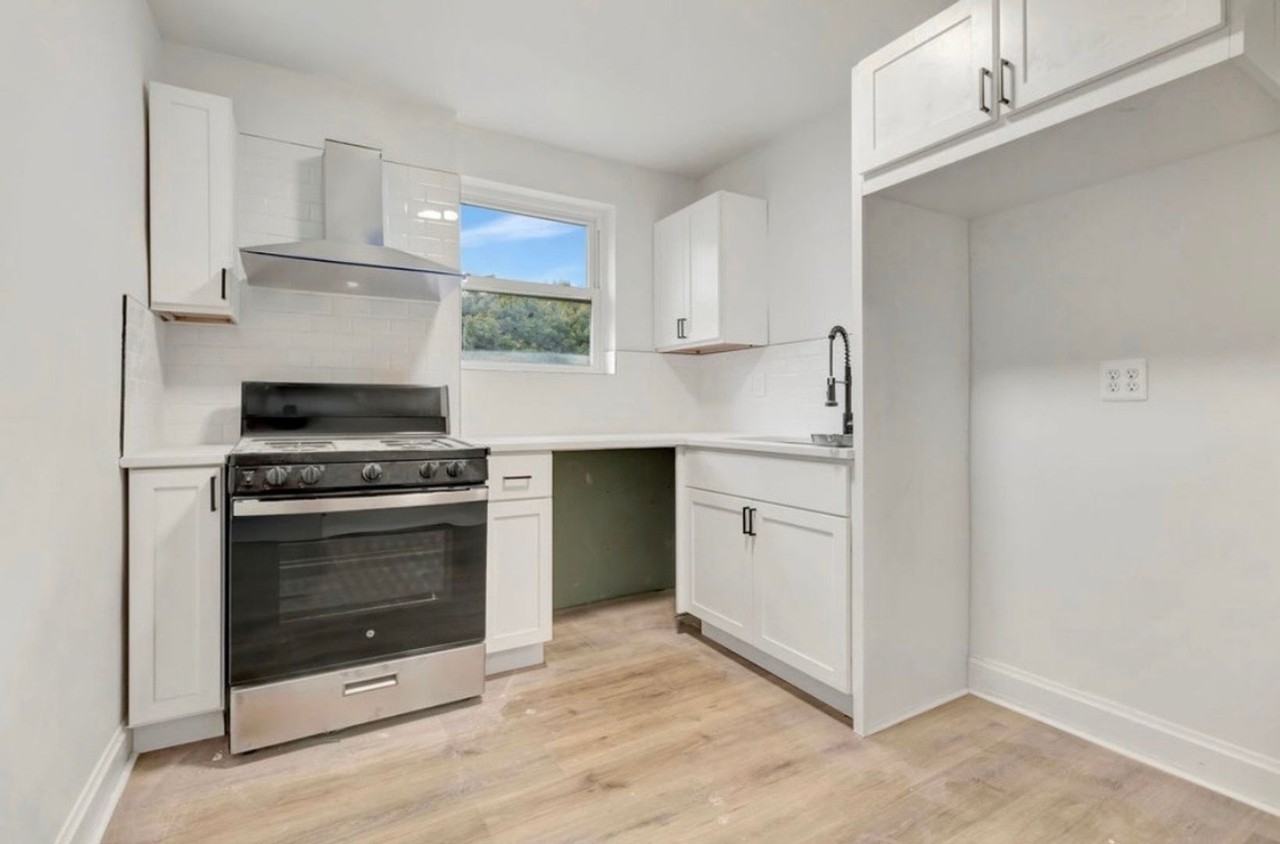 3956 Hazel - Photo 7 of 12