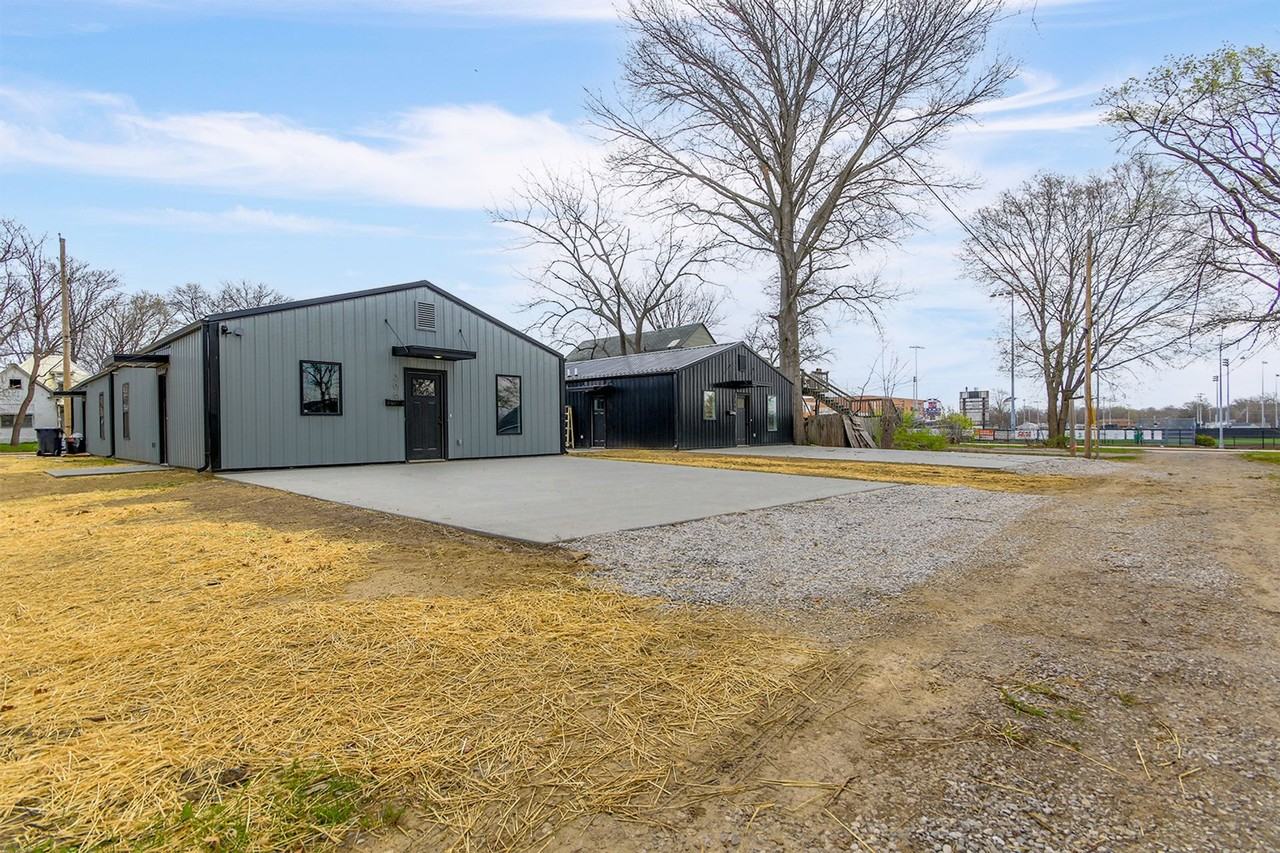 204 3rd Ave - Photo 4 of 43