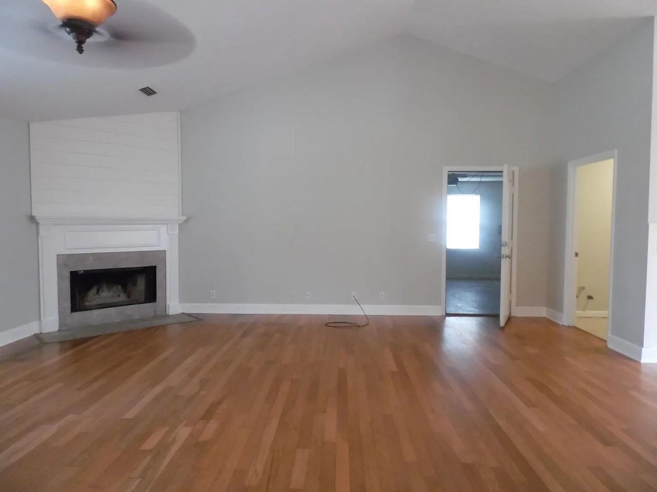 147 Royal Dr - Photo 5 of 18