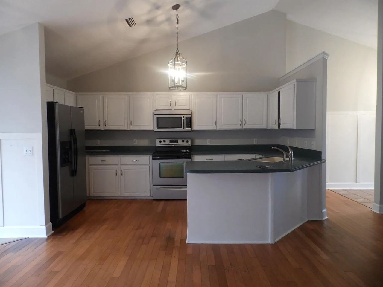 147 Royal Dr - Photo 7 of 18