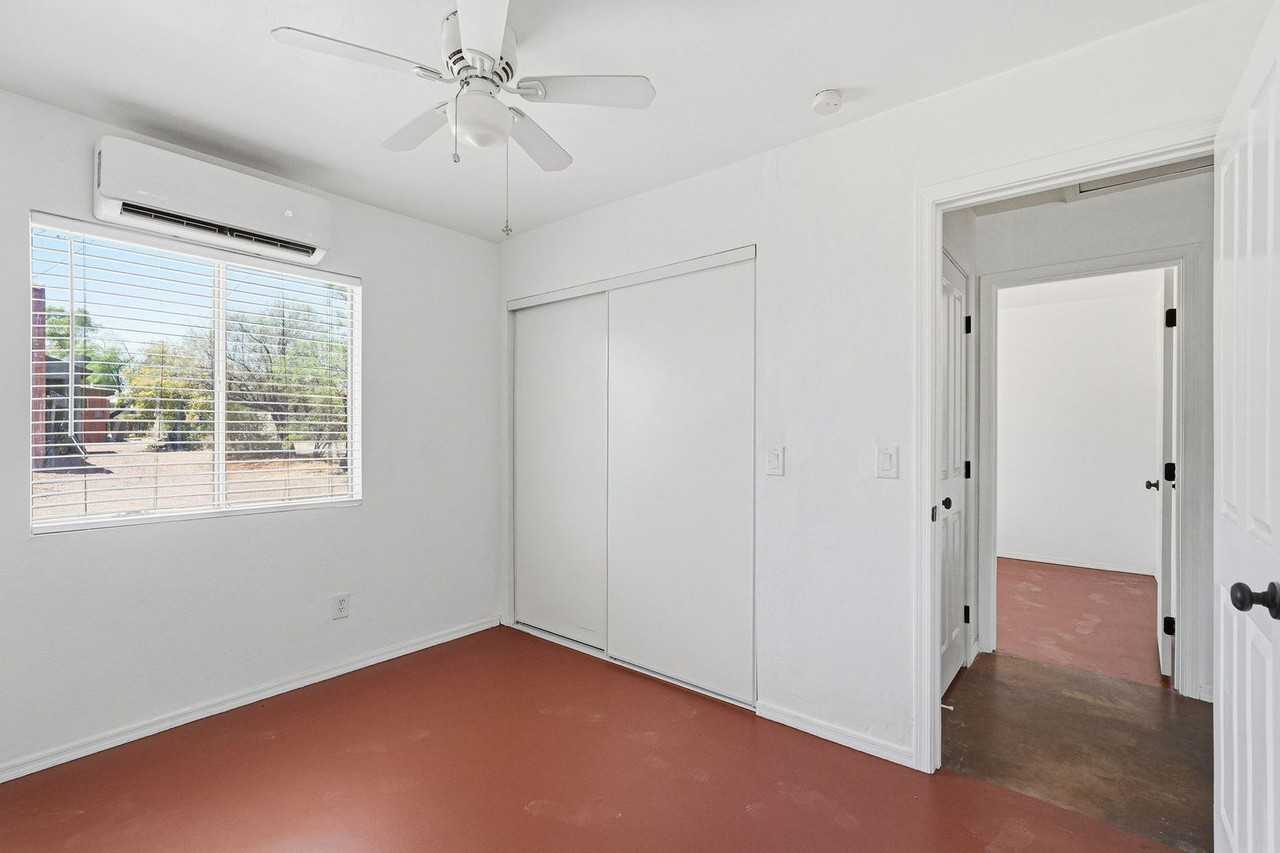 1226 E Elm St - Photo 7 of 23
