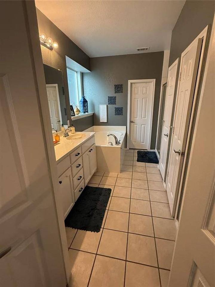 9524 Navarro St - Photo 3 of 15