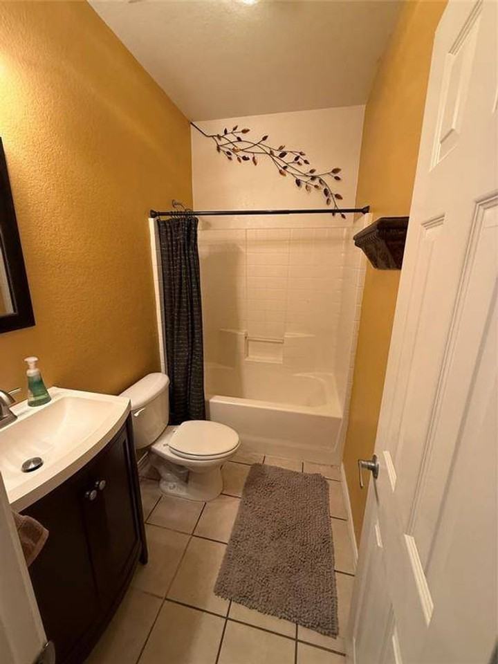 9524 Navarro St - Photo 5 of 15