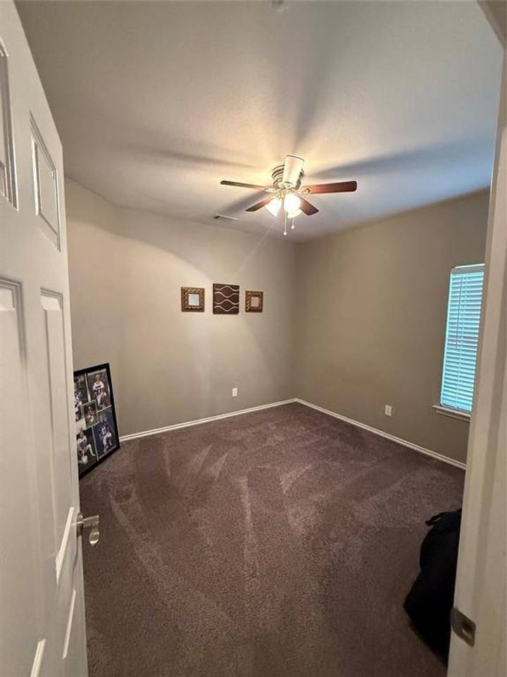 9524 Navarro St - Photo 7 of 15