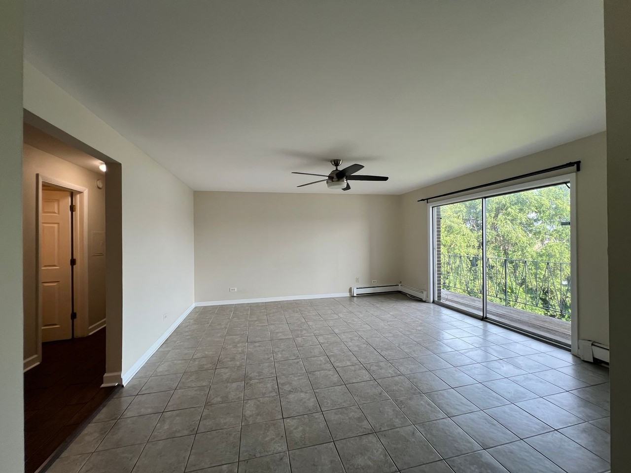 355 Bluff Ave - Photo 4 of 27
