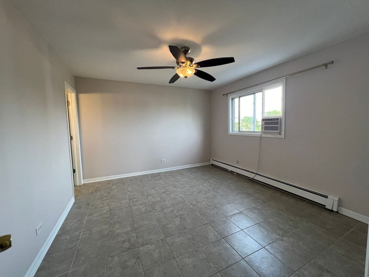 355 Bluff Ave - Photo 7 of 27