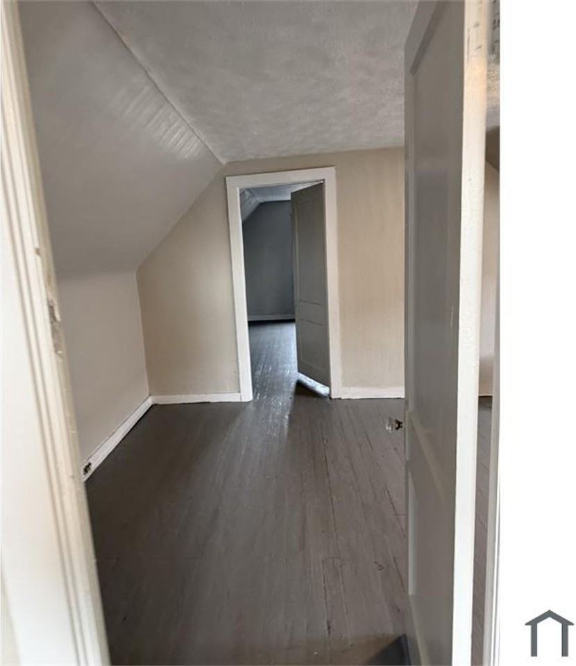 11903 Fairport Ave - Photo 3 of 24