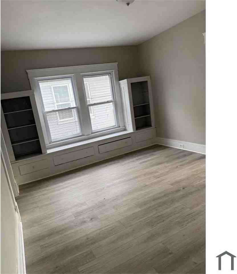 11903 Fairport Ave - Photo 5 of 24