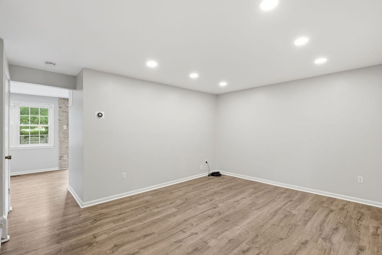 9018 Jersey Dr - Photo 3 of 25