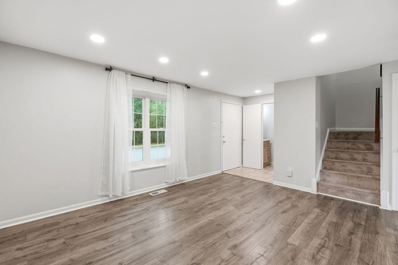 9018 Jersey Dr - Photo 4 of 25