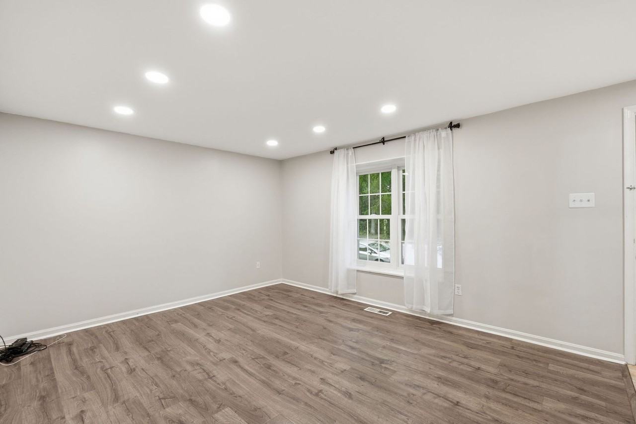 9018 Jersey Dr - Photo 5 of 25