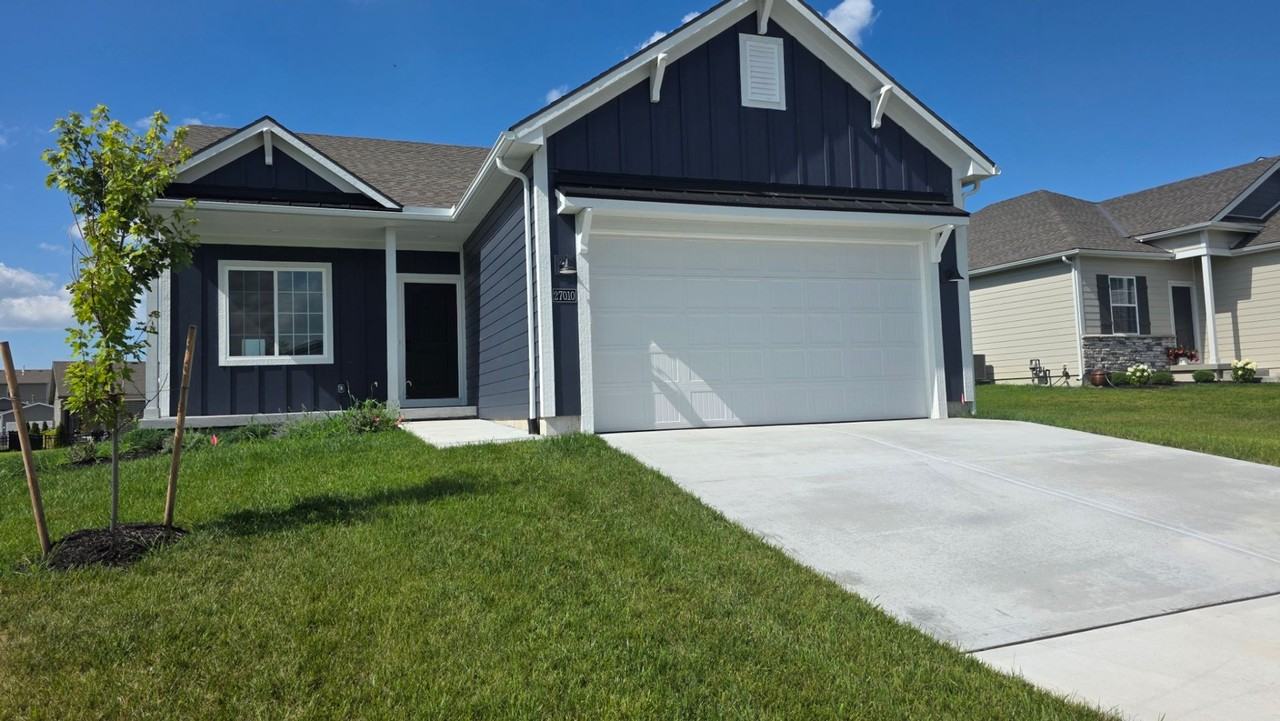 27010 E Dogwood Ln - Photo 2 of 29