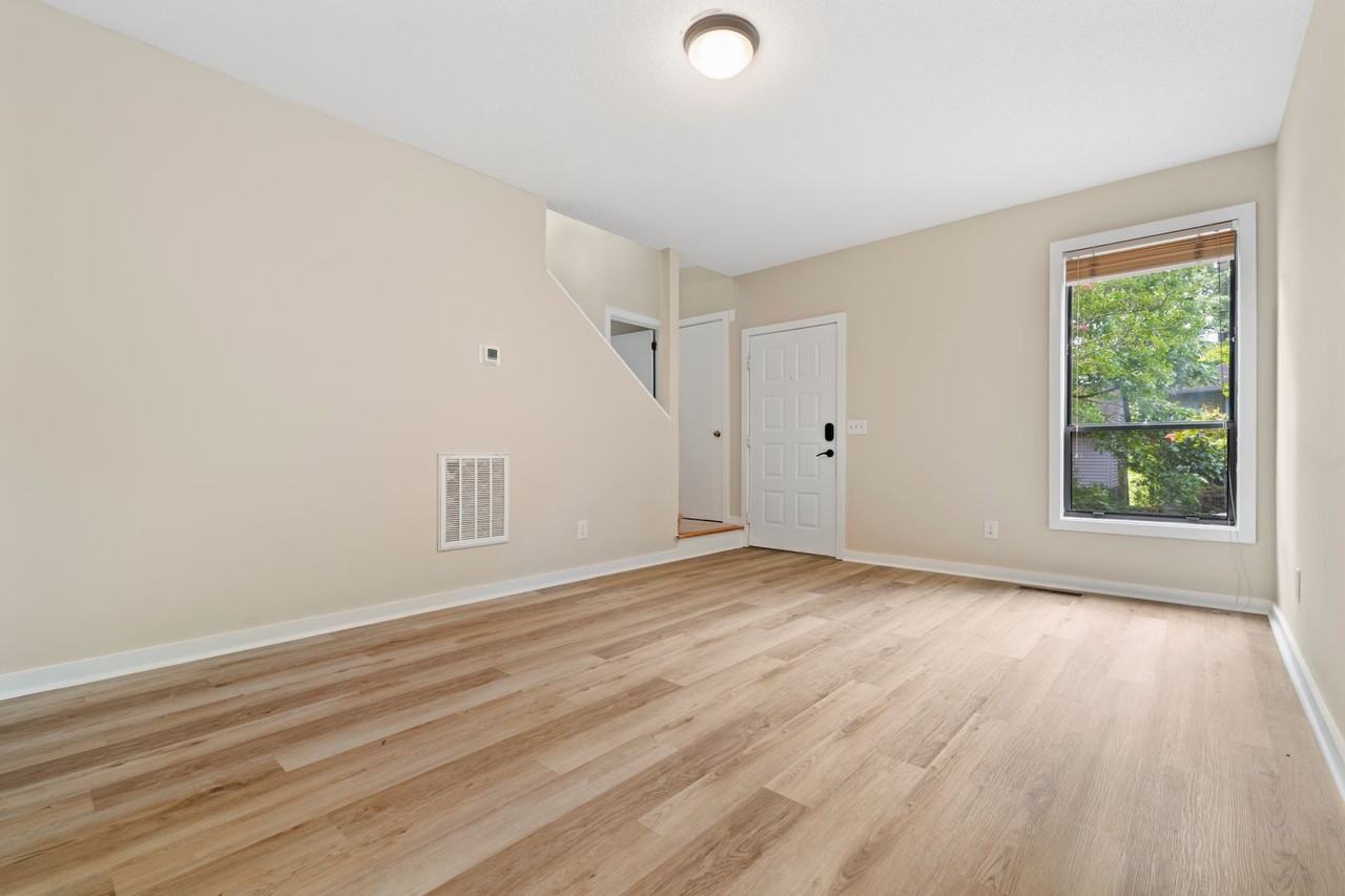 101 Walden Dr - Photo 2 of 19