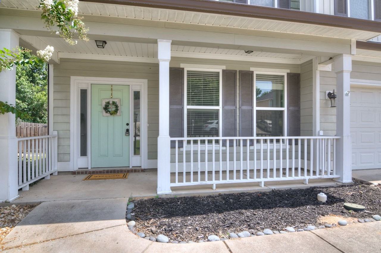 511 Sebastian Dr - Photo 4 of 40