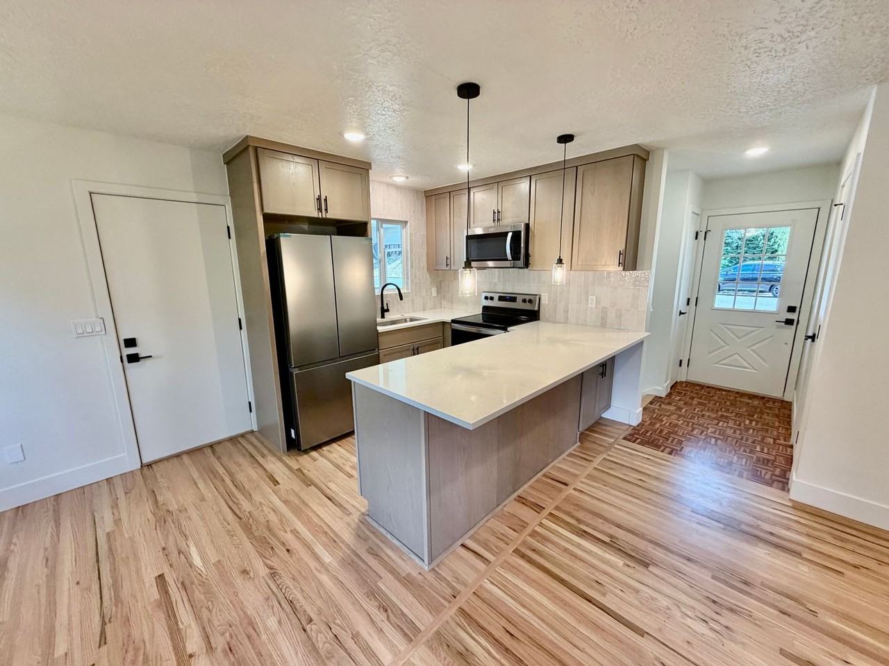 7407 Sw 36th Ave - Photo 3 of 50