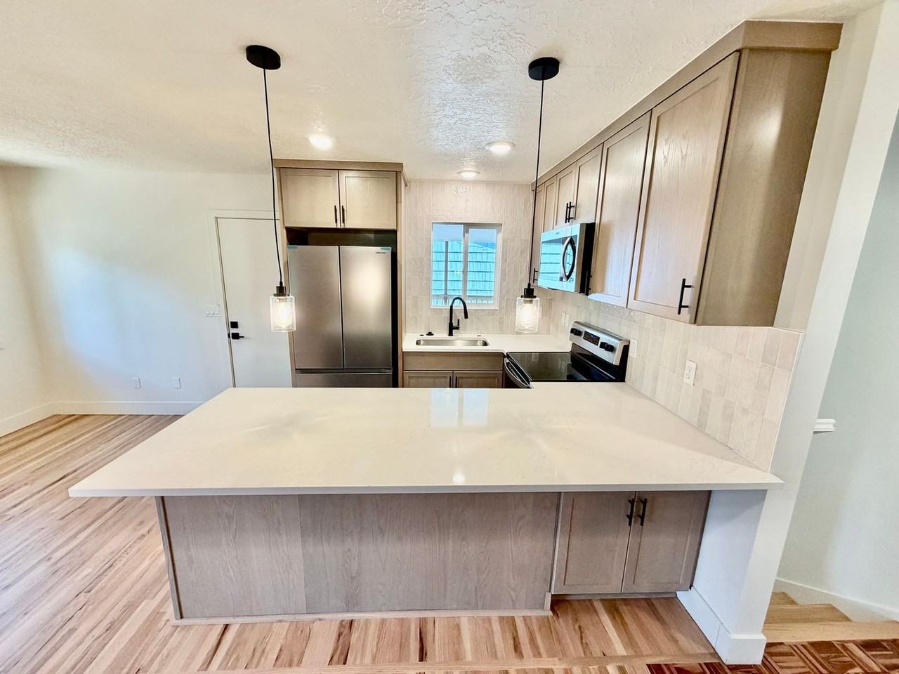 7407 Sw 36th Ave - Photo 4 of 50