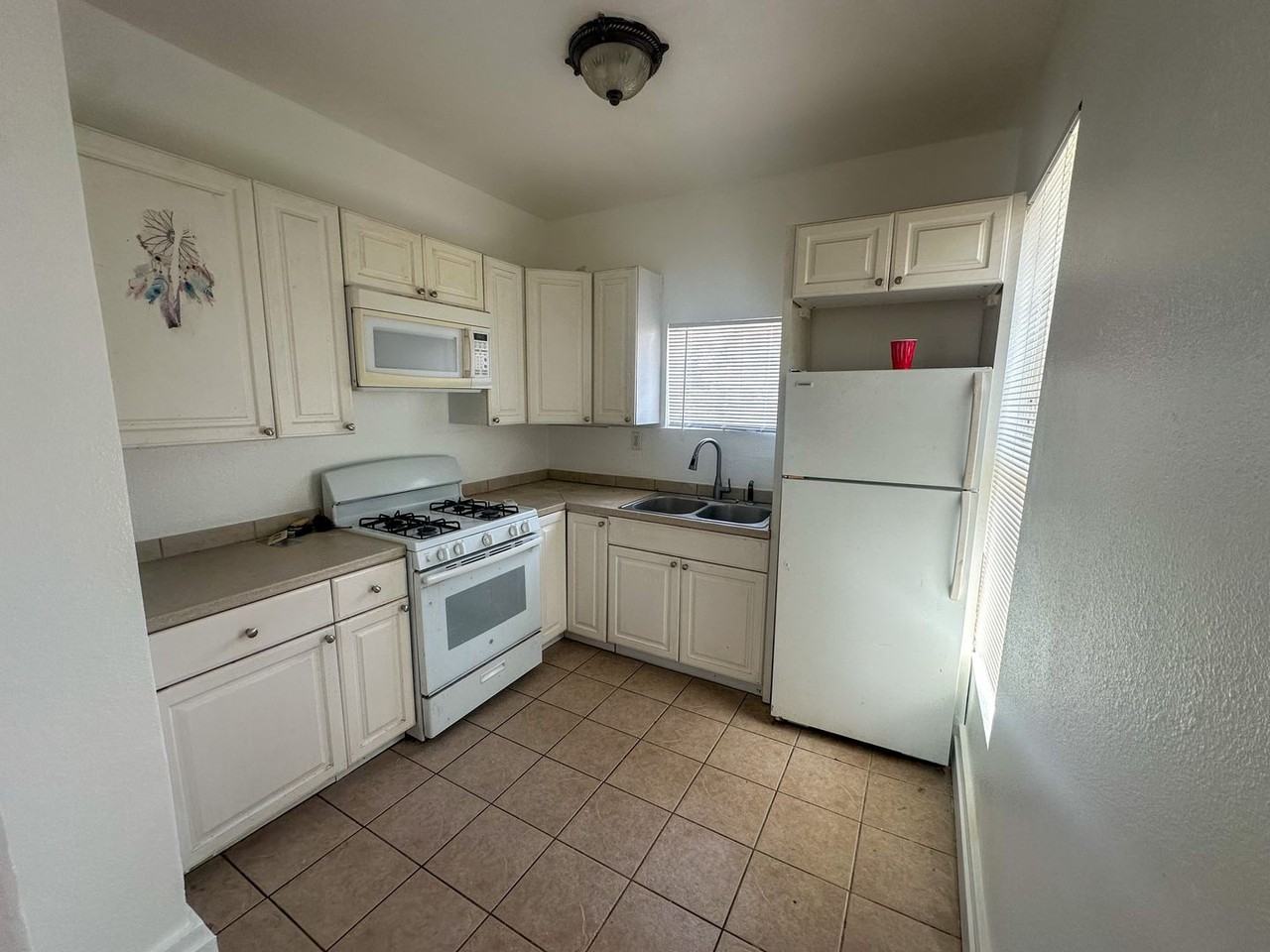 4305 10th St - Photo 2 of 5