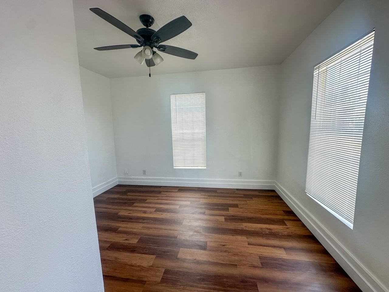 4305 10th St - Photo 3 of 5
