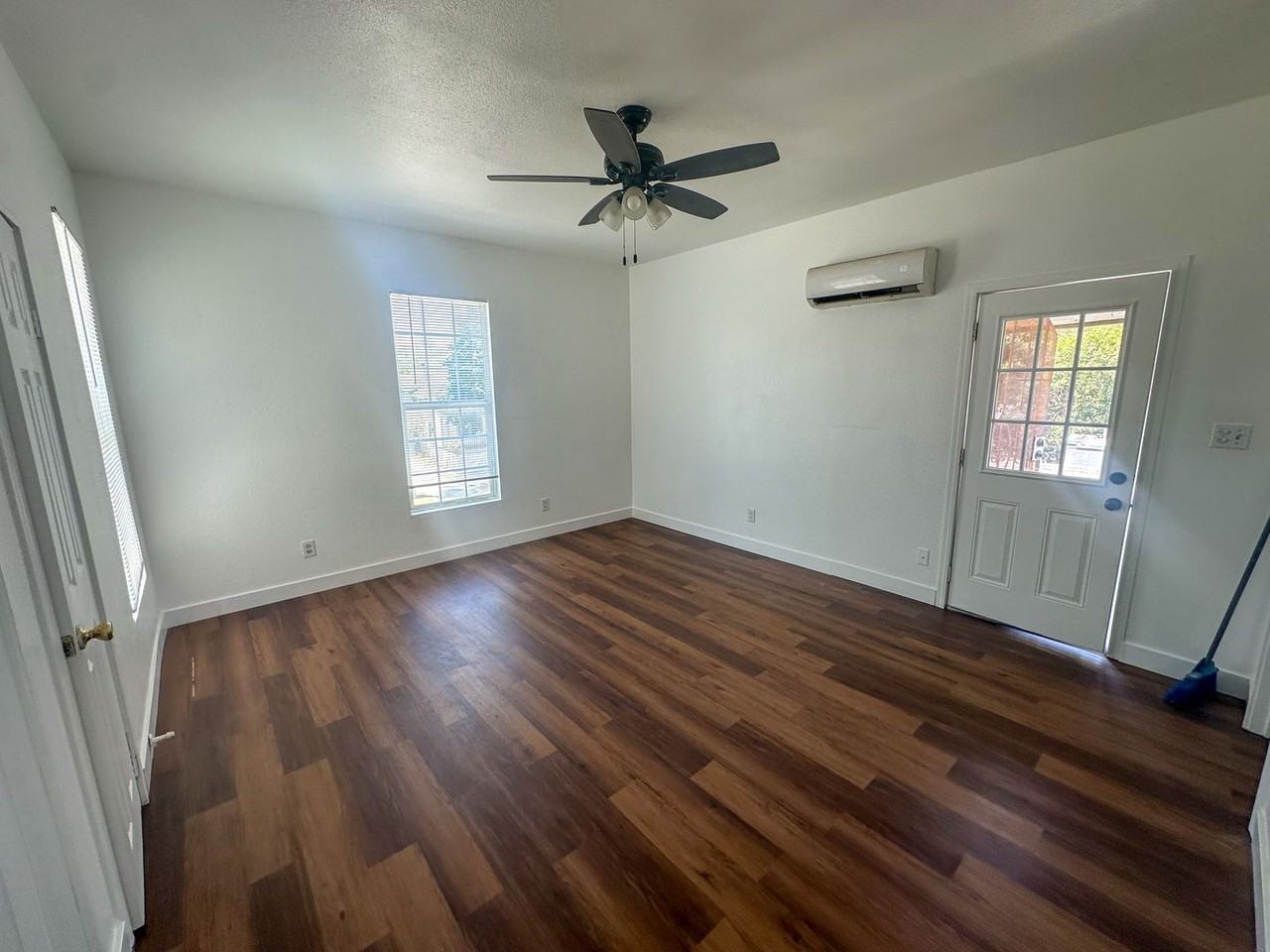 4305 10th St - Photo 4 of 5