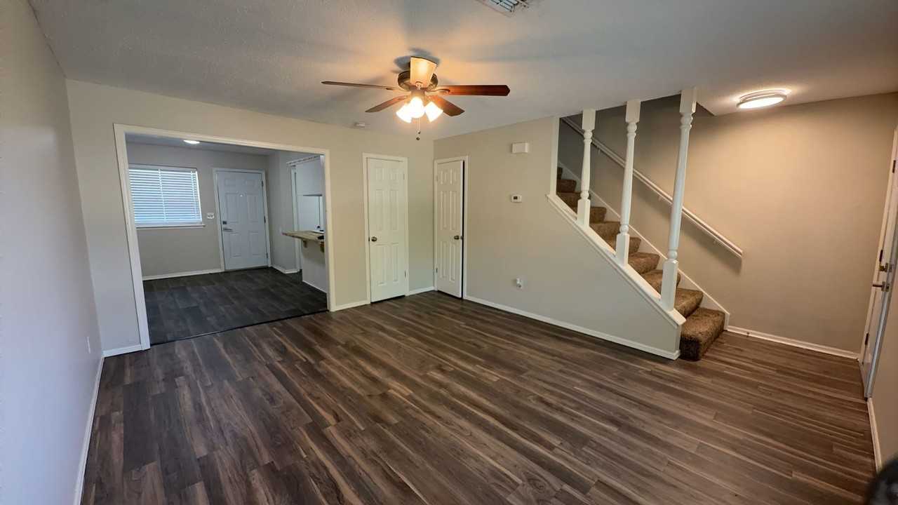 2614 Elwood Dr - Photo 6 of 30