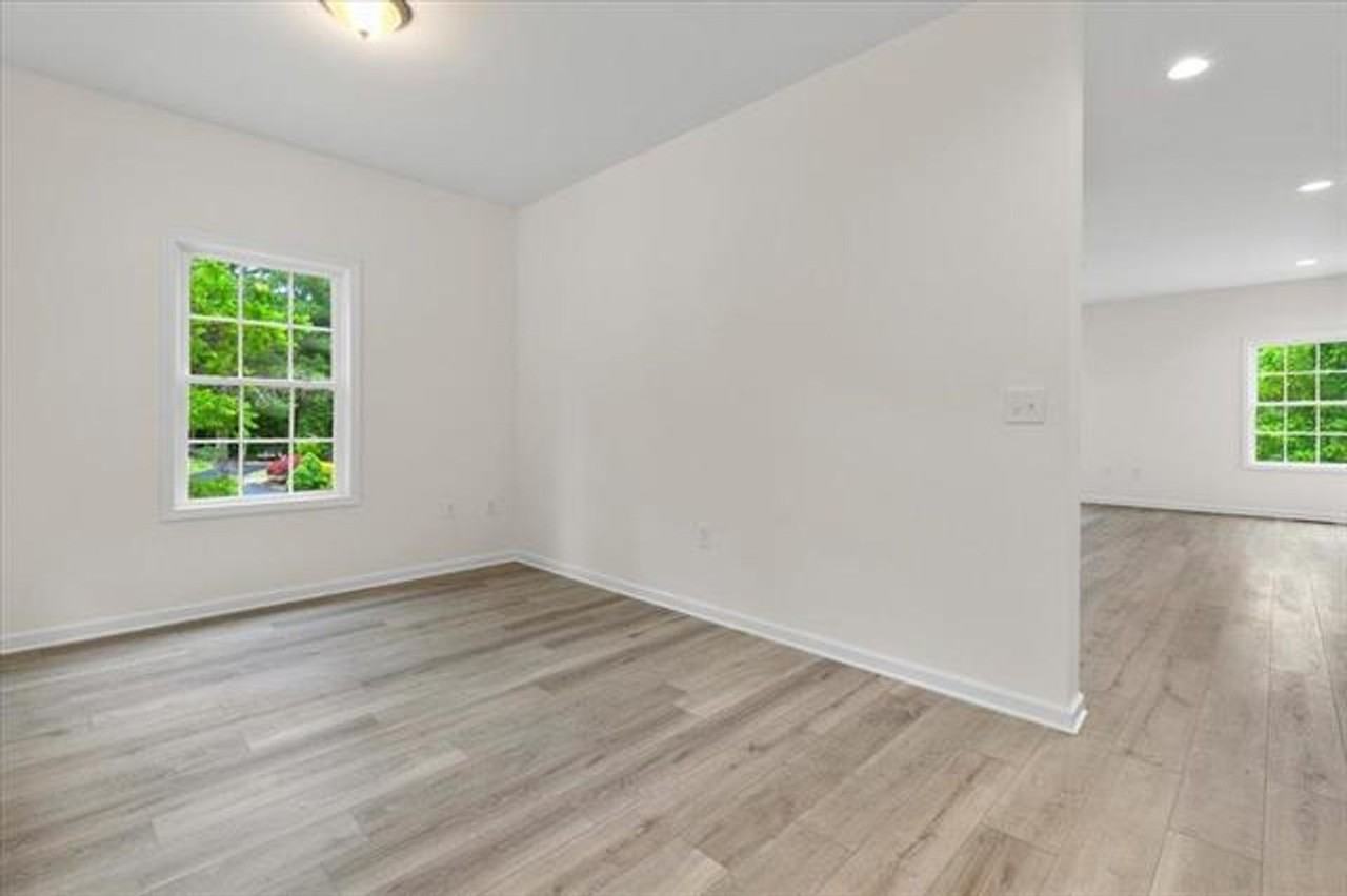 224 Bishop Rd - Photo 4 of 12