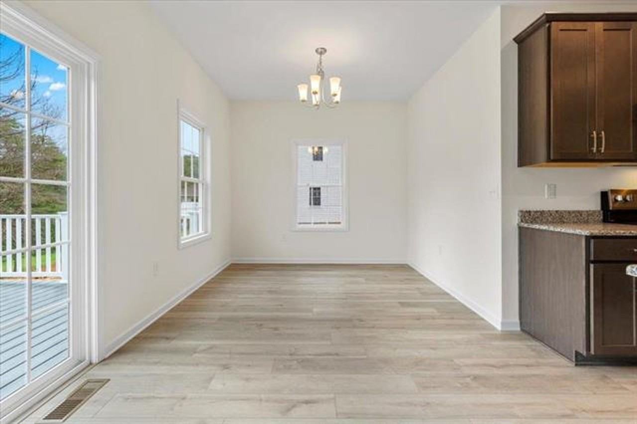 224 Bishop Rd - Photo 5 of 12