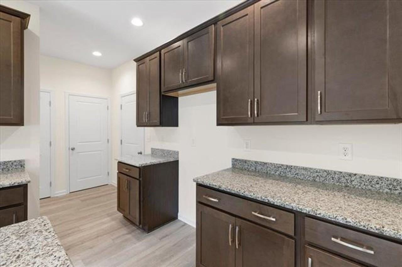 224 Bishop Rd - Photo 6 of 12