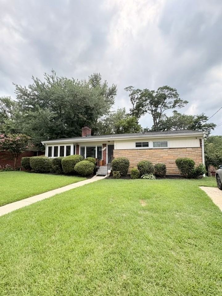 9714 Admiralty Dr - Photo 2 of 43