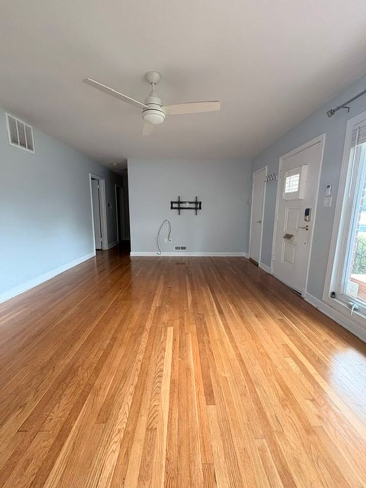 9714 Admiralty Dr - Photo 4 of 43