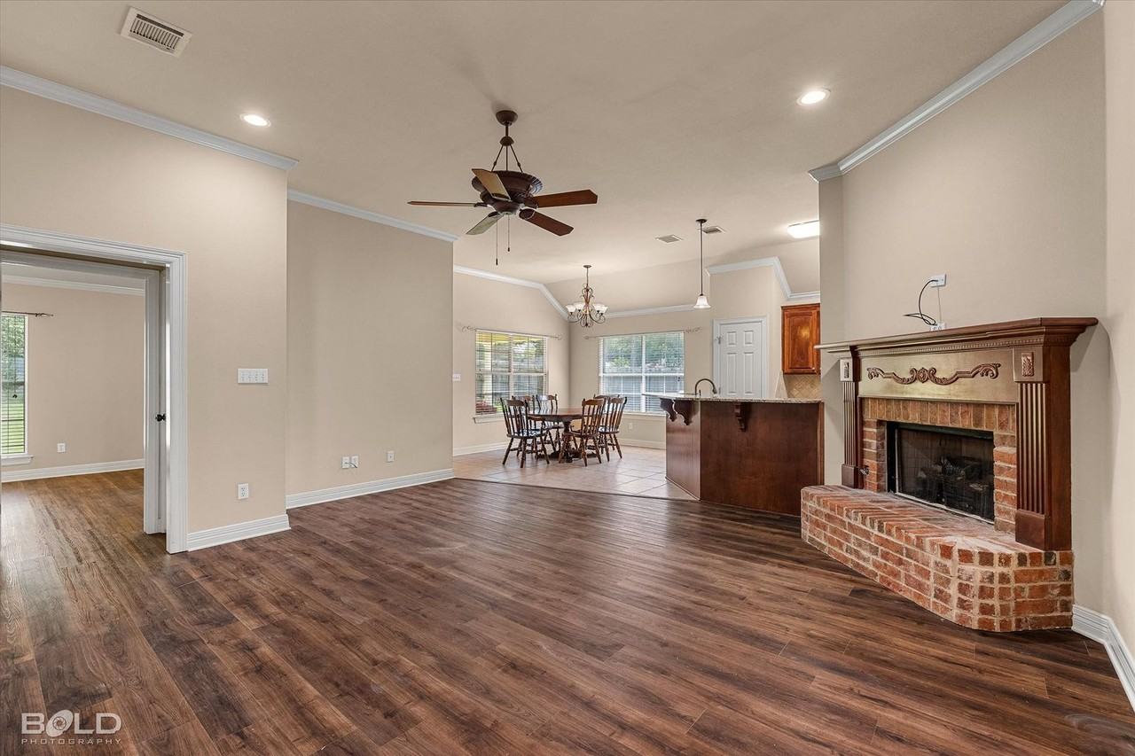 126 Satinwood Cir - Photo 4 of 20
