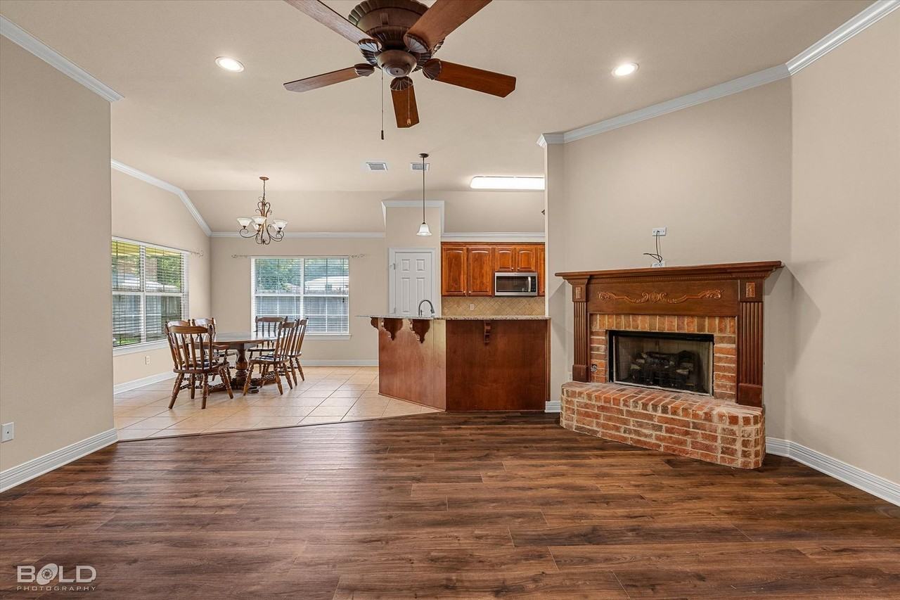 126 Satinwood Cir - Photo 5 of 20