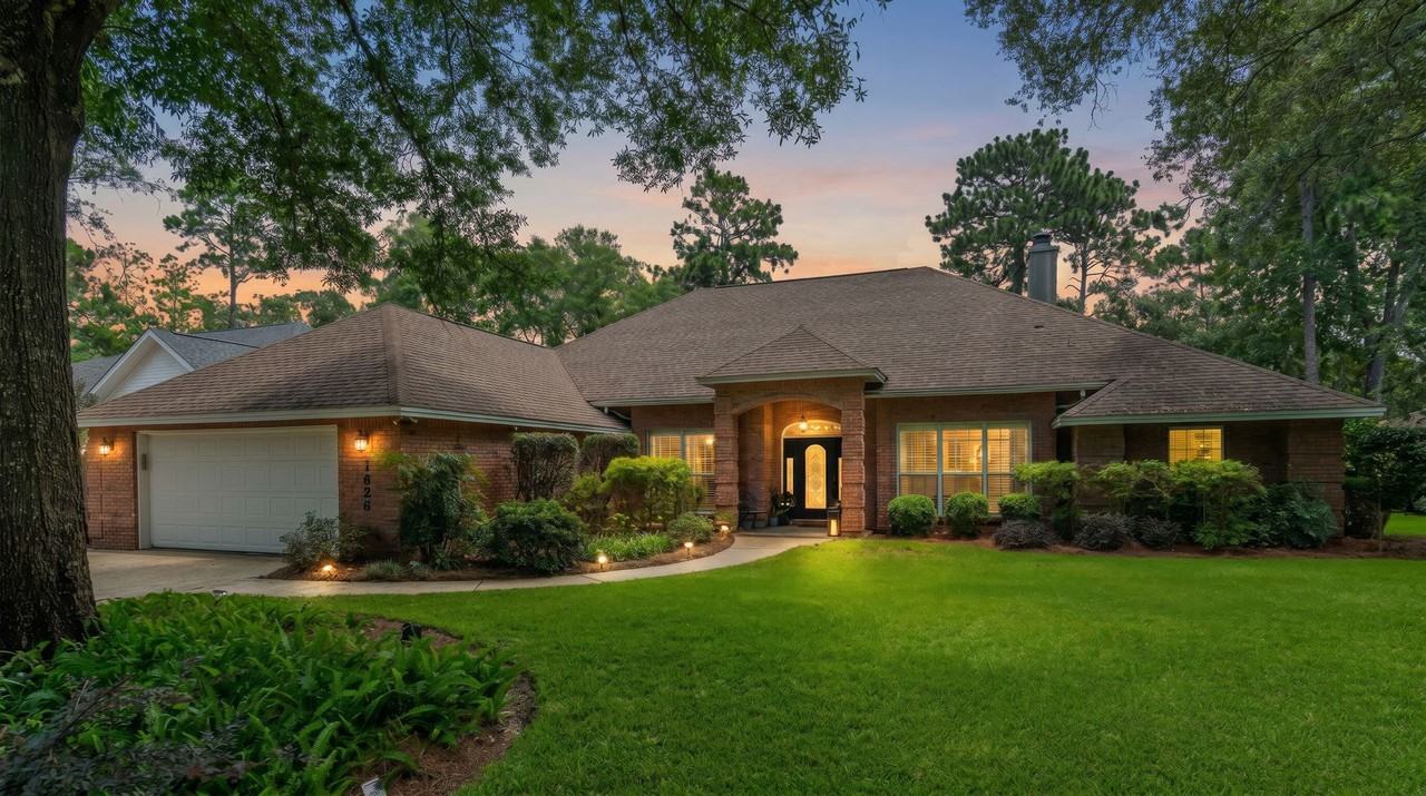 1626 Oakmont Cir - Photo 3 of 50