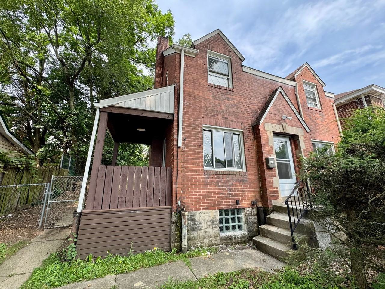 2432 Starkamp St - Photo 5 of 50