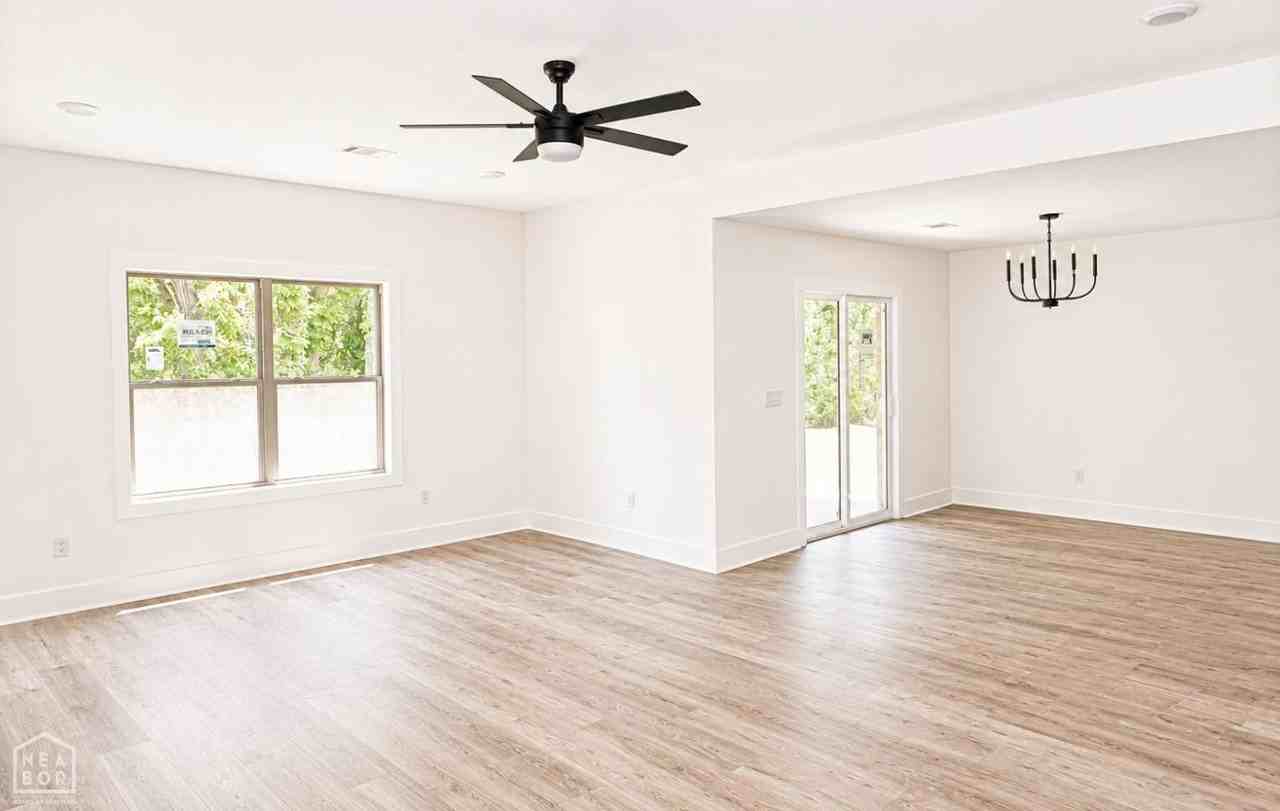 5400 5400 Lotus St - Photo 6 of 21