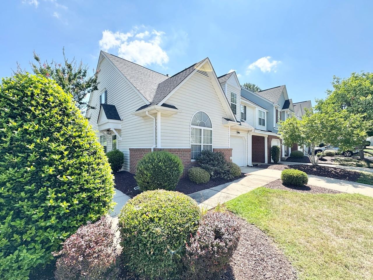 1 Cambridge Oak Cir - Photo 2 of 20