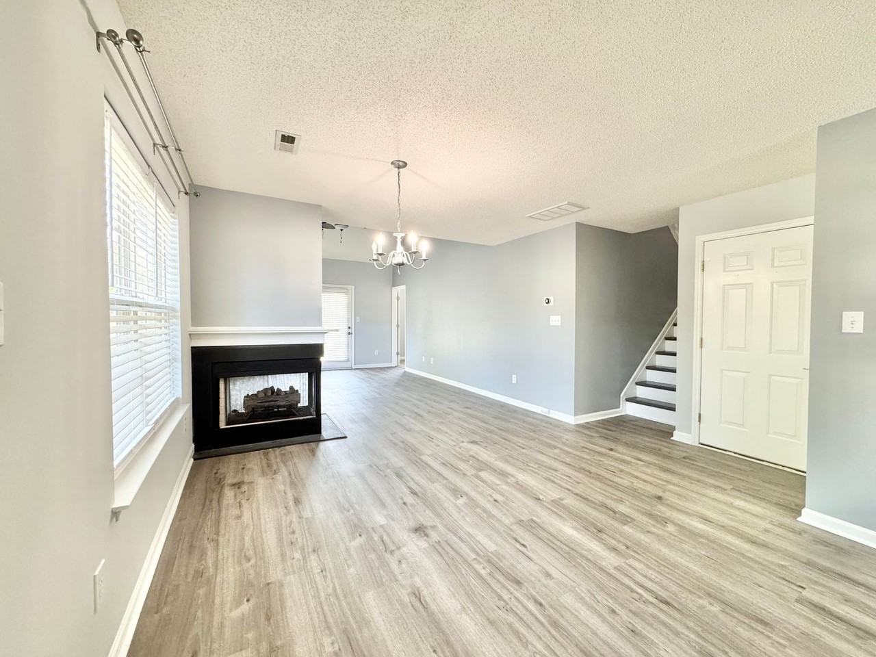 1 Cambridge Oak Cir - Photo 3 of 20