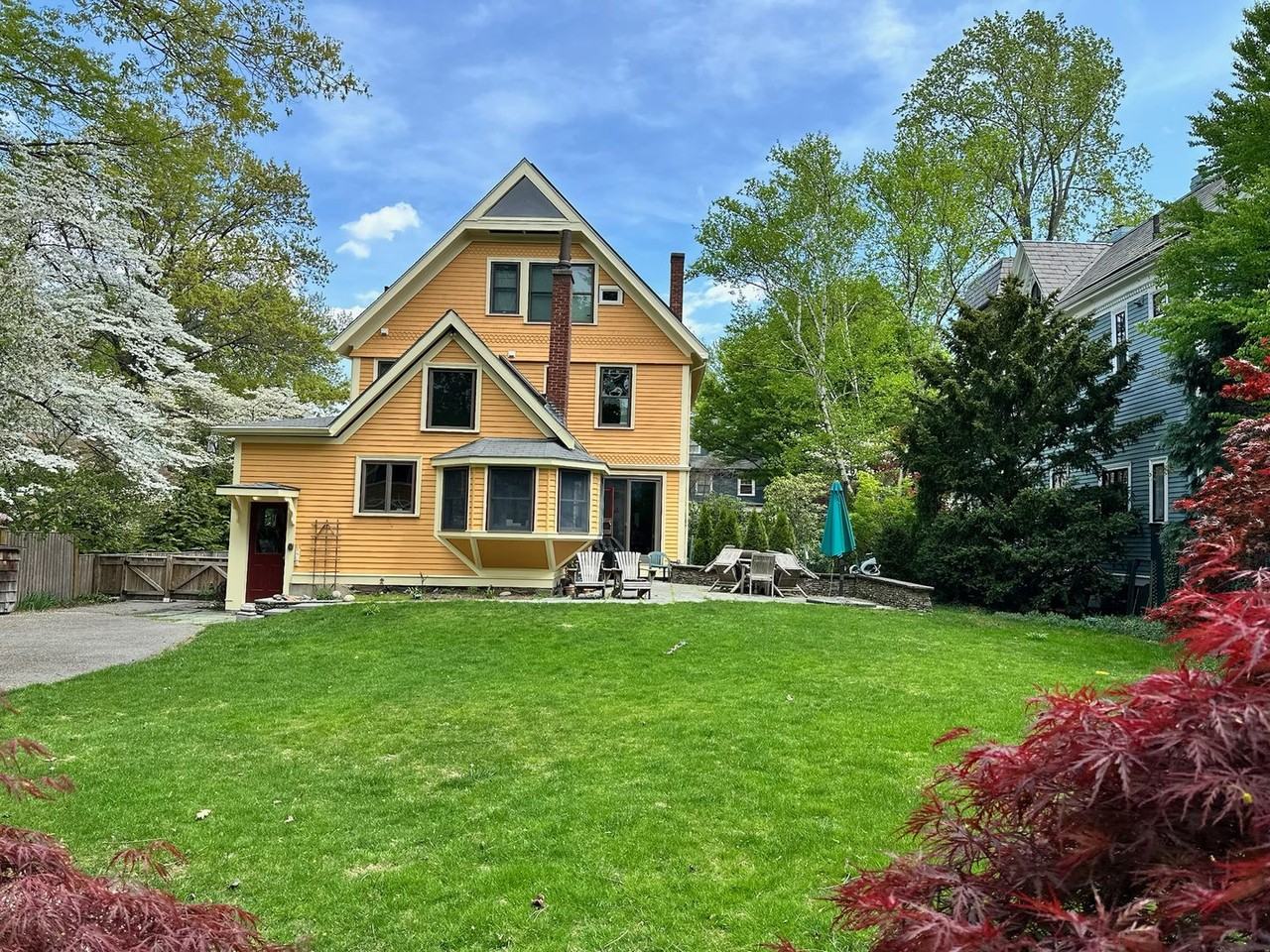 120 Lake View Ave