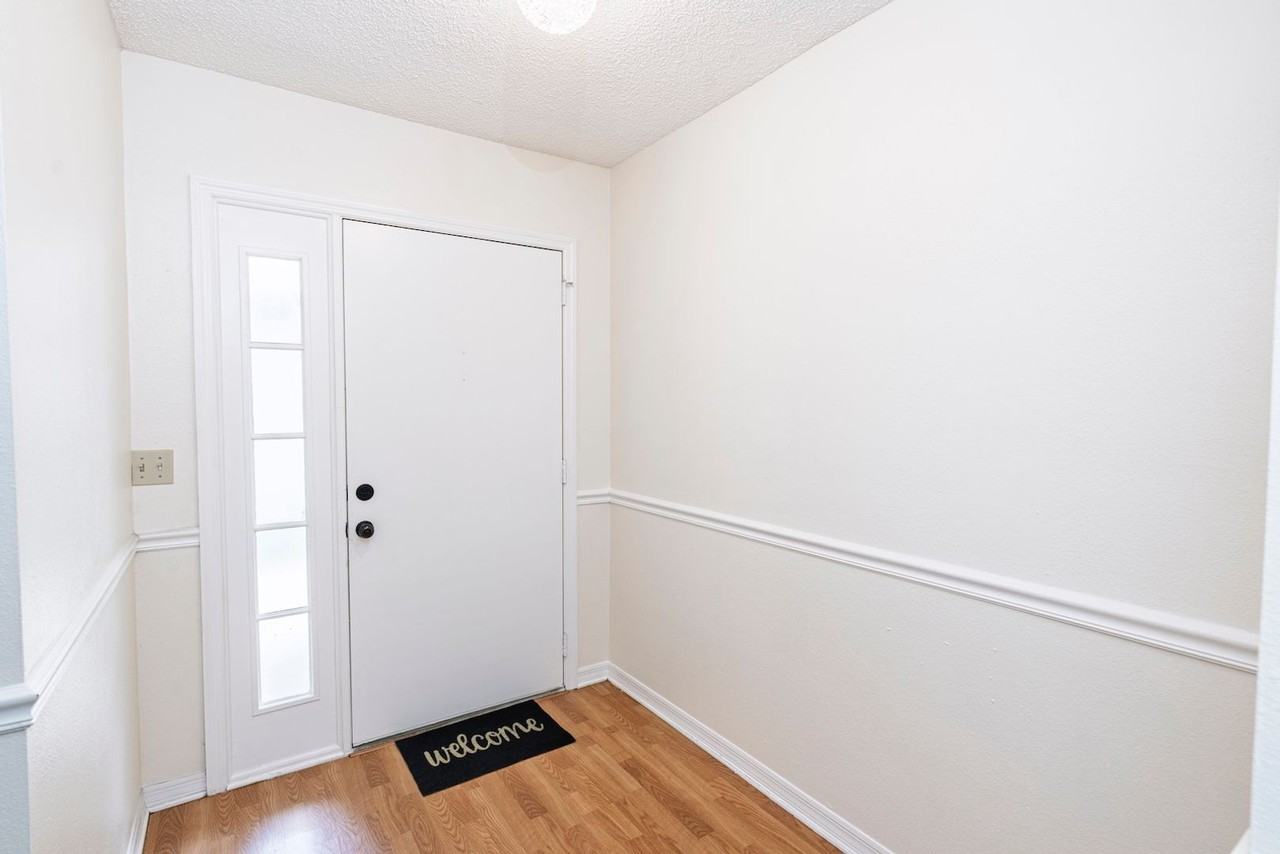 13009 Club Dr - Photo 3 of 46