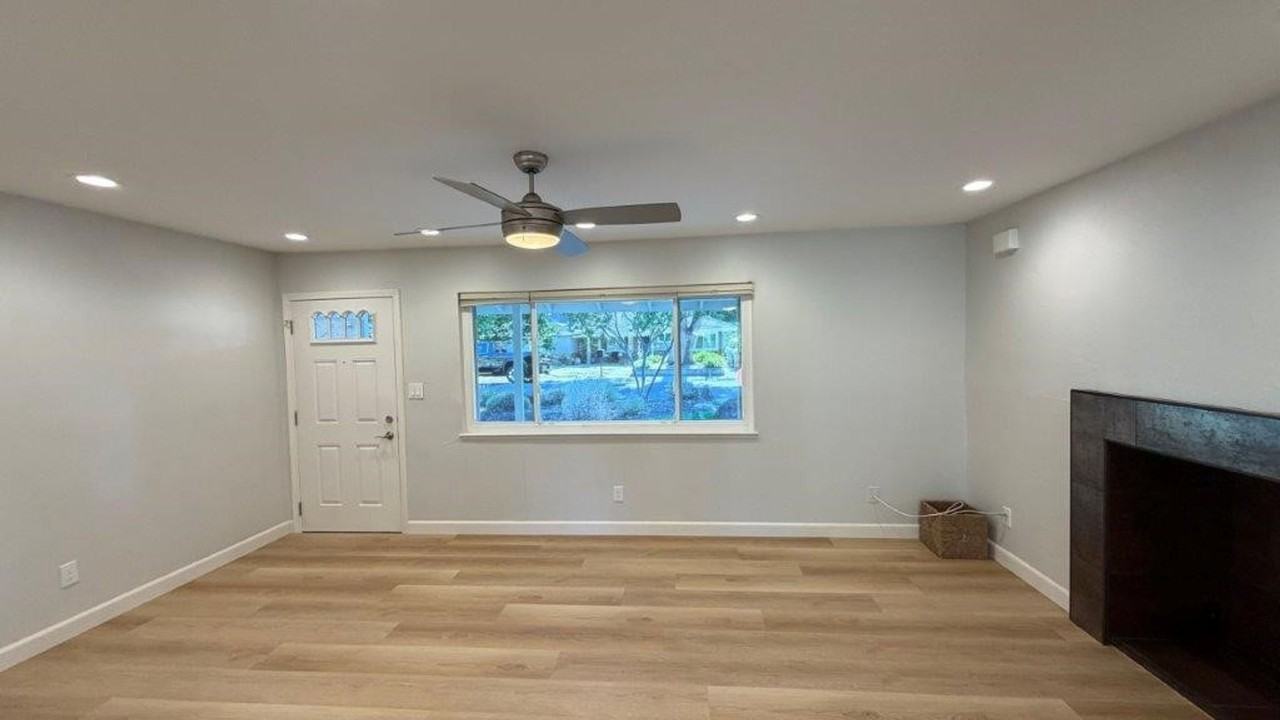 1579 Terry Way - Photo 3 of 28