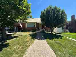 featured image of 260 E 2nd S