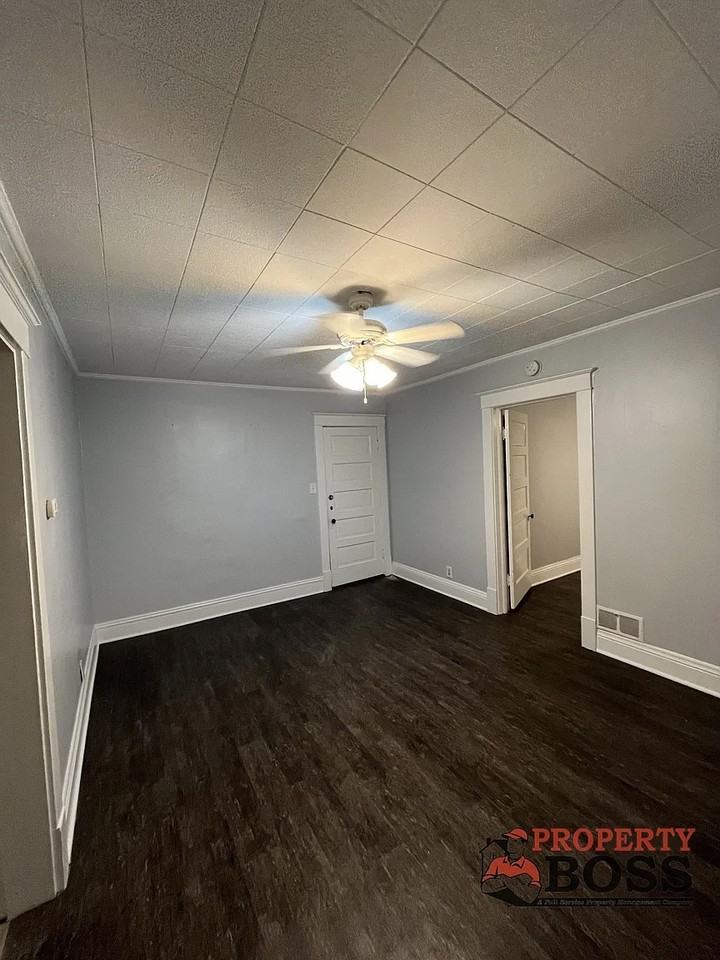 124 E Warren St #1 - Photo 2 of 7