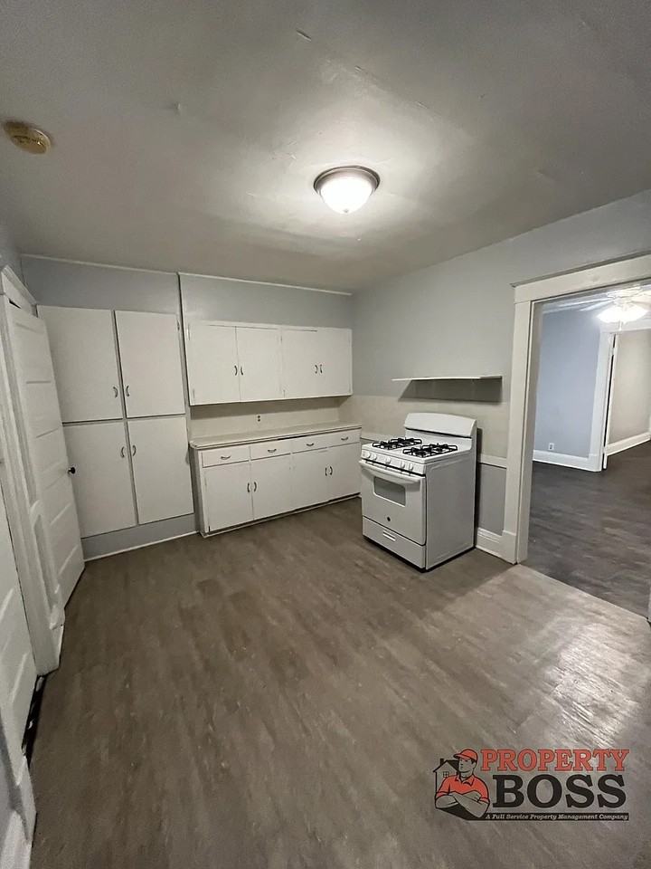 124 E Warren St #1 - Photo 4 of 7