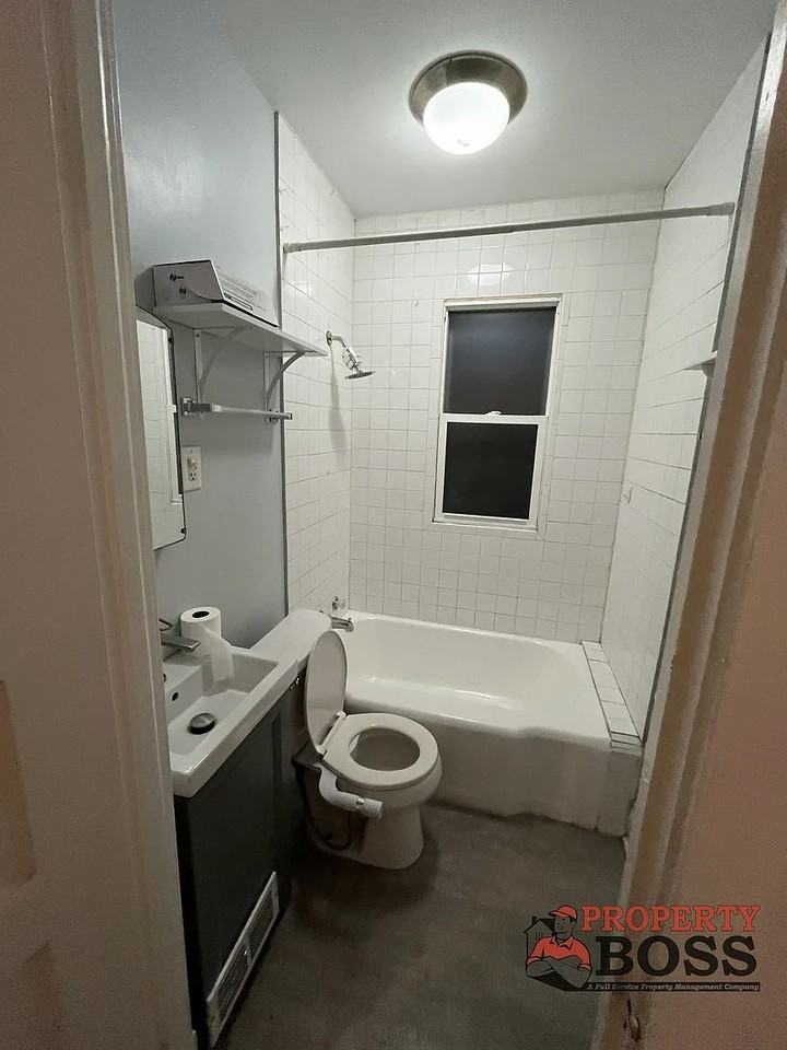 124 E Warren St #1 - Photo 6 of 7