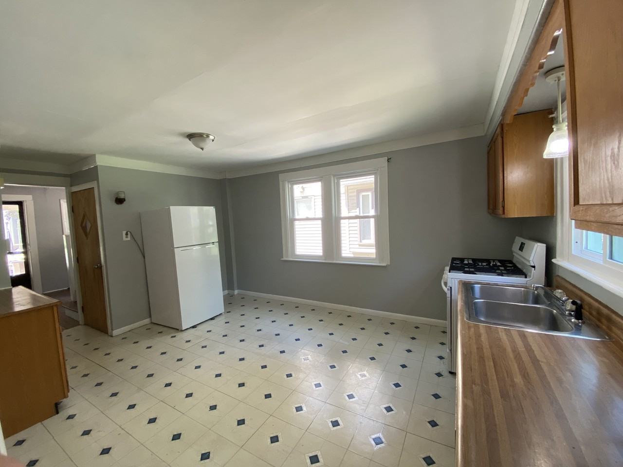 122 Hobart St #1 - Photo 6 of 15