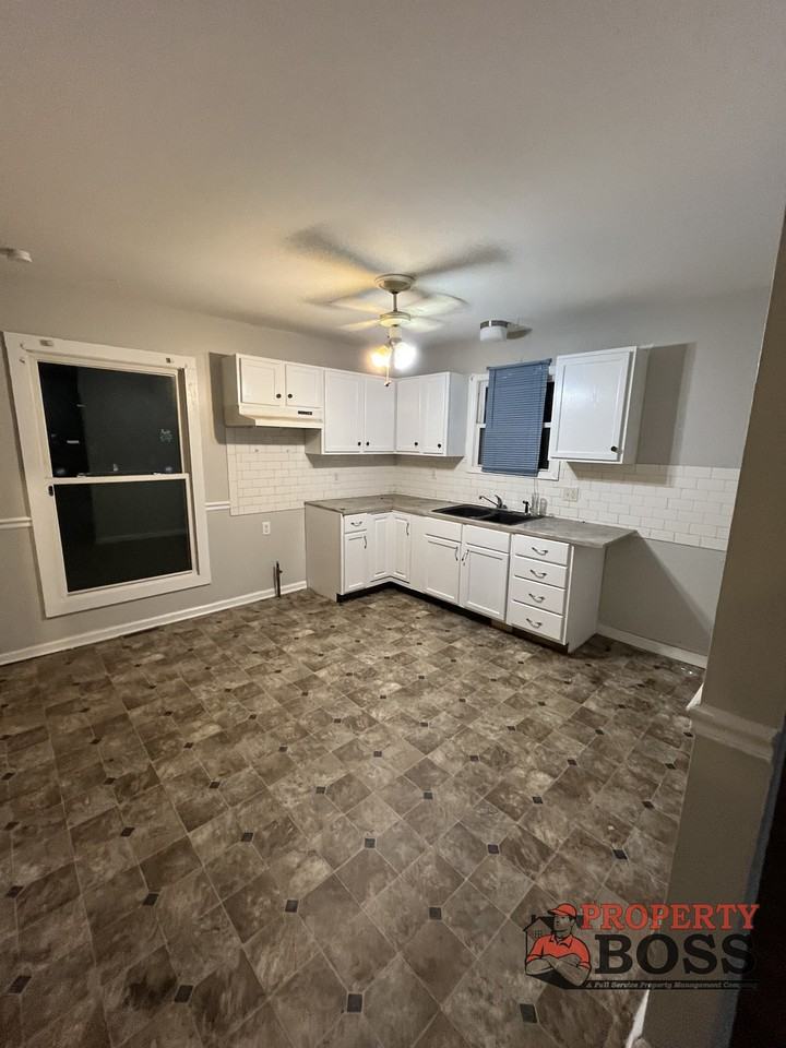 1014 Salem St #1 - Photo 6 of 11
