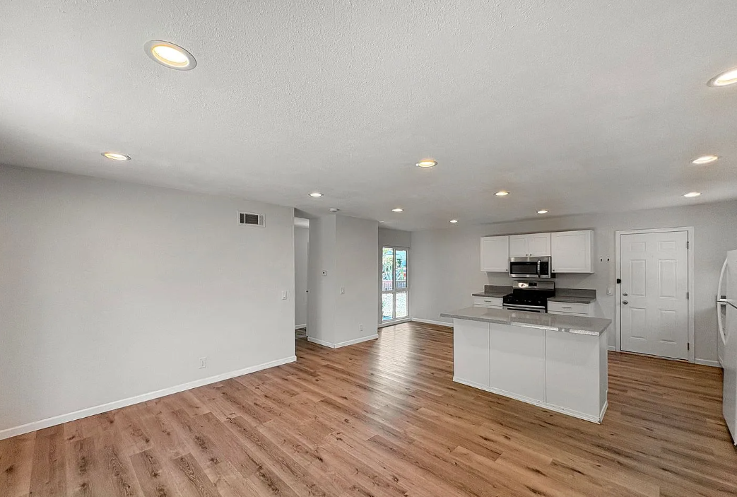 552 Luna Drive - Photo 2 of 10