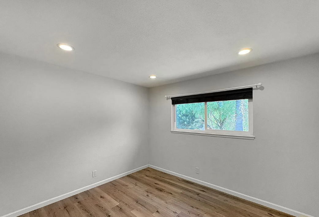 552 Luna Drive - Photo 3 of 10