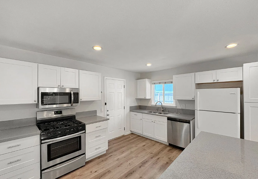552 Luna Drive - Photo 5 of 10