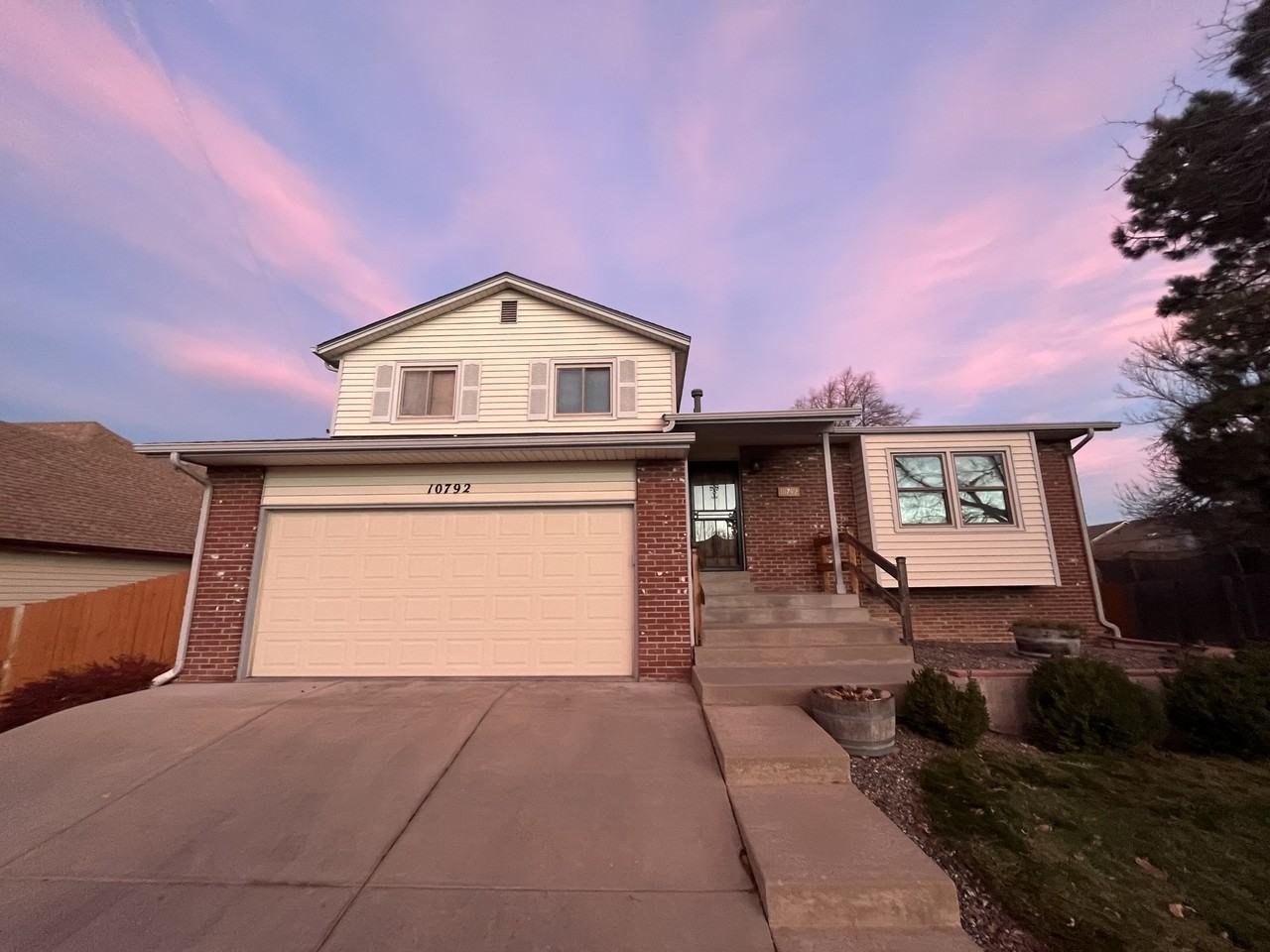 10792 Grove Ln - Photo 2 of 22